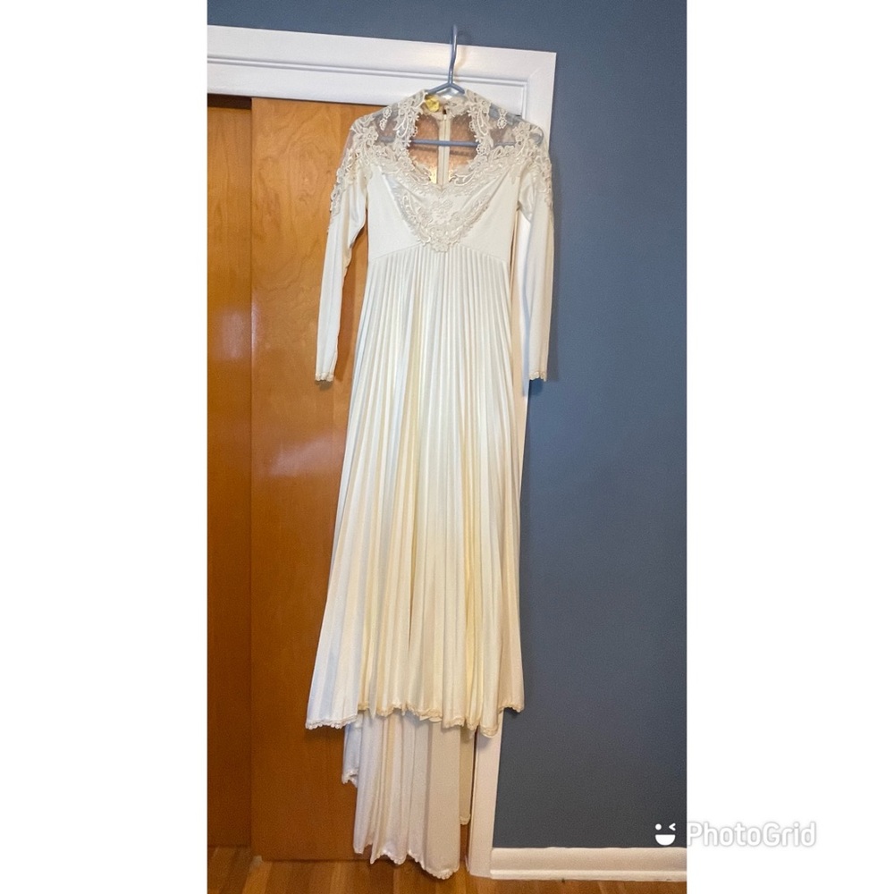Vintage 1980’s Wedding Gown